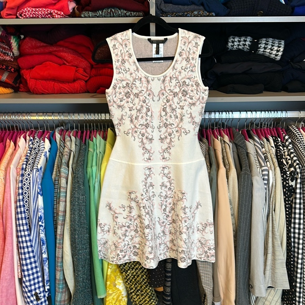 BCGBMaxAzria white with gray/pink print sleeveless dress size S